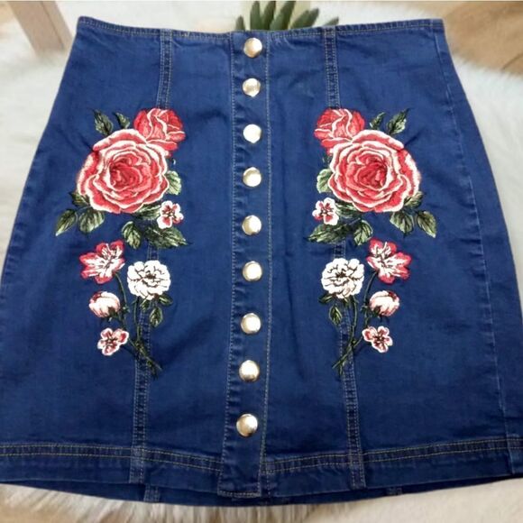 PACSUN EMBROIDERED FLORAL DENIM MINI SKIRT - Picture 2 of 8